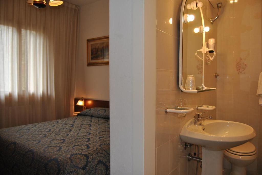 Hotel Archimede Реджелло Номер фото